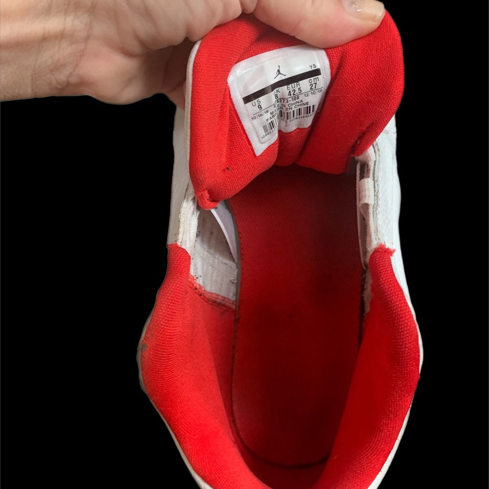 Michael Jordan Big Fund white, silver and red bball kicks💫 size 9 mens. - Picture 4 of 13